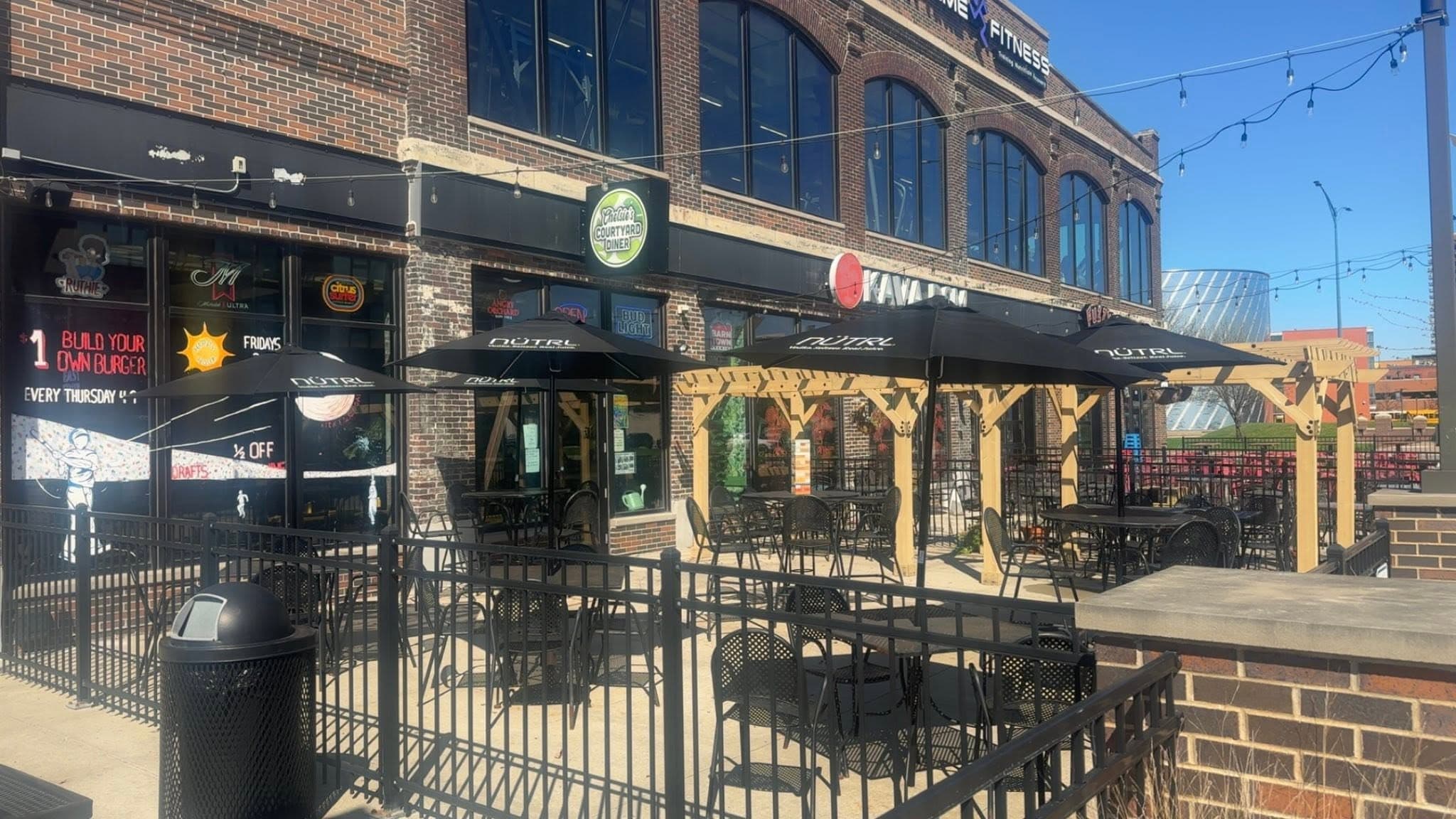 Chelsie’s Courtyard Diner